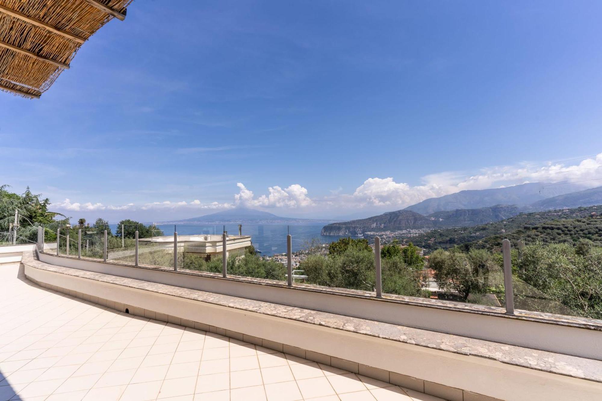 Villa Milena Modern Elegance Views And Guest Services Sorrento Eksteriør billede